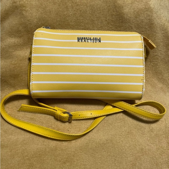 Kenneth Cole Reaction Striped Yellow Crossbody Bag - Picture 1 of 3